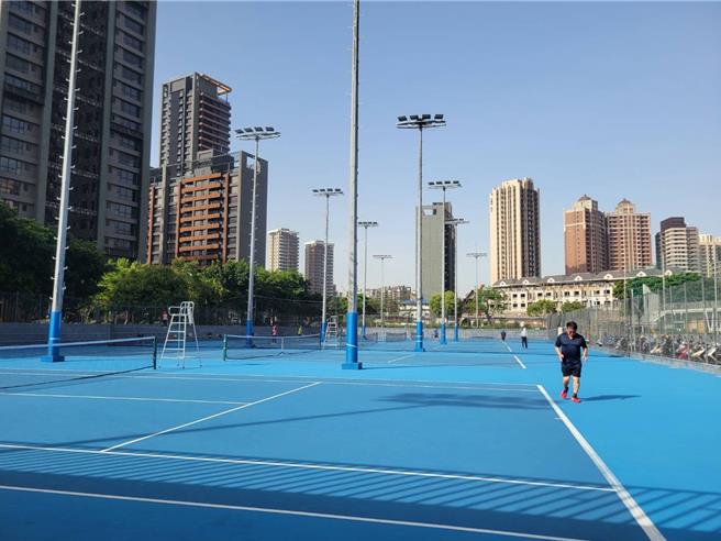 2026年美加墨世界杯扩军至48队，小组赛规则革新，淘汰赛对阵更复杂，传统强队与新势力激烈竞争。